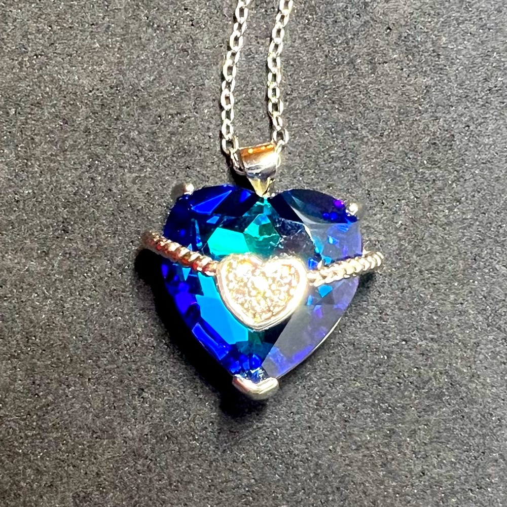 Warme Farben Bahama Blue & Zirconia Crystals.